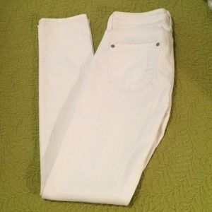 🎉HP🎉 Vince White Skinny Jeans